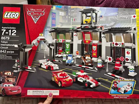 LEGO Cars 2 8679 Tokyo International Circuit 842 Pcs Box (Ages 7-12)