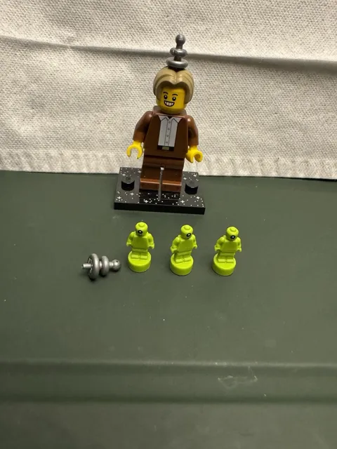 lego minifigure Series 26 Alien Imposter