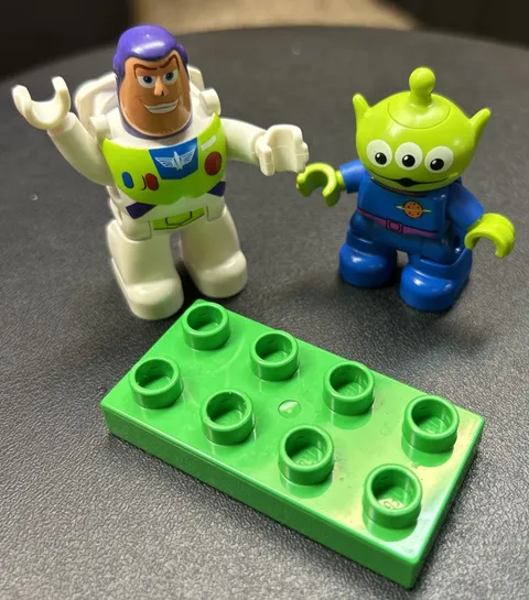 Disney Pixar Toy Story 3 Pizza Planet Truck Lego Duplo 5658 Replacement Pieces