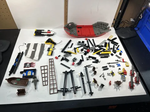 Vintage LEGO Pirates 6289 Red Beard Runner Parts & Pieces