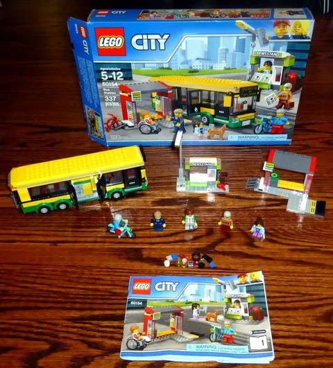 Lego City Bus Station Set: 60154 - Incomplete -- 323/334 Pieces.. so so close...