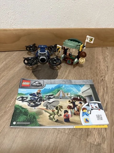 LEGO Jurassic World Dilophosaurus on the Loose 75934