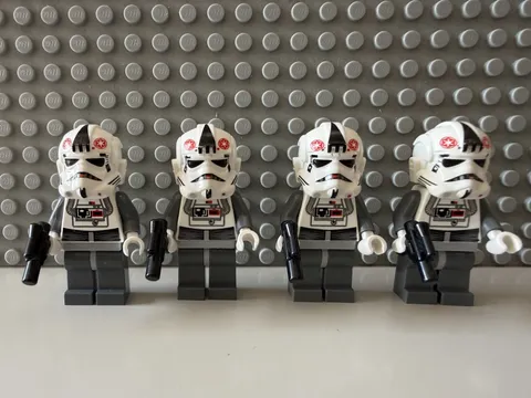 Authentic LEGO Star Wars AT-AT Driver  lot of 4 Minifigures with blasters sw0262