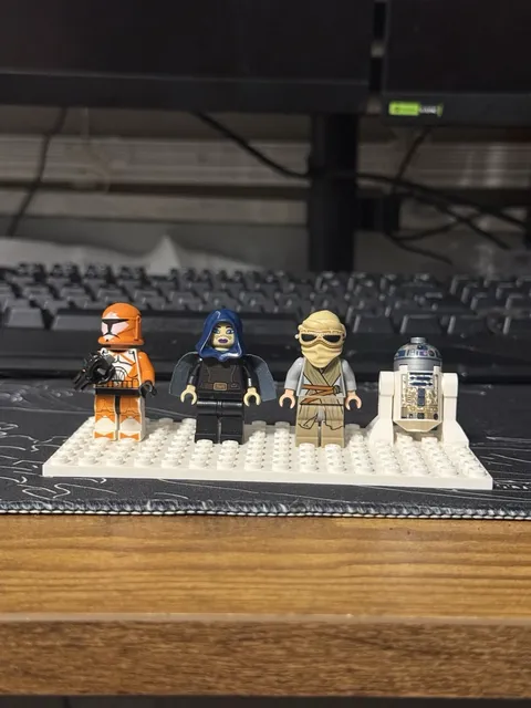 LEGO Star Wars Minifigure Lot – Orange Clone Trooper, Rey, R2-D2 & barriss offee