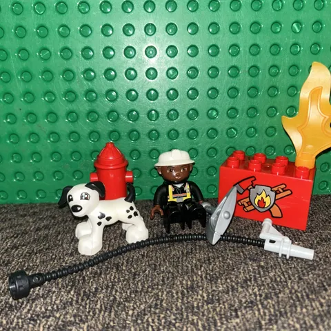 Lego Duplo Firefighter  Hose Dalmatian Dog Fire Hydrant Figure Lot Of 7 READ