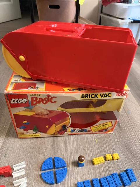 Vintage LEGO Basic Brick Vac 1666 (1991) w/ Original Box –Missing Brick Separate