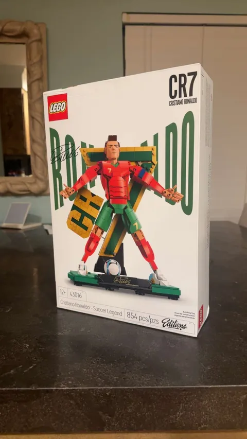 LEGO Editions Cristiano Ronaldo Soccer Legend Set 43016 - Unopened,brand new