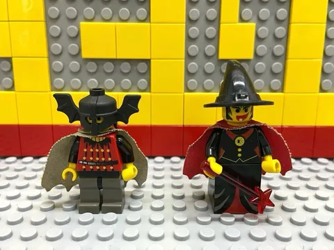 LEGO Flight Night Minifigure Set Witch Hilda Bat Baron Soldier with Cloak