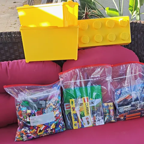 LEGO Bulk Mixed Bricks Pieces/Parts Lot w/ Green And Blue Baseplates Yellow Box