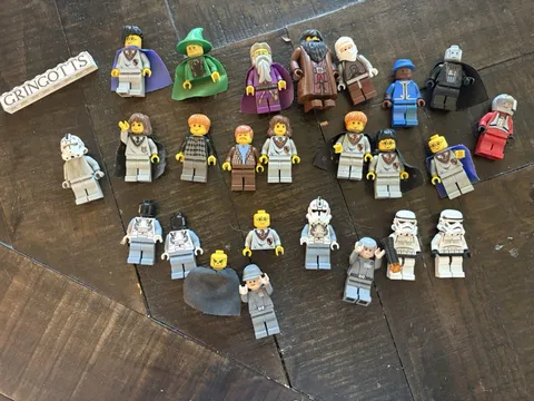 Lot Of Lego Figurines And 5lbs Of Legos. Harry Potter And Star Wars Mixed Pieces