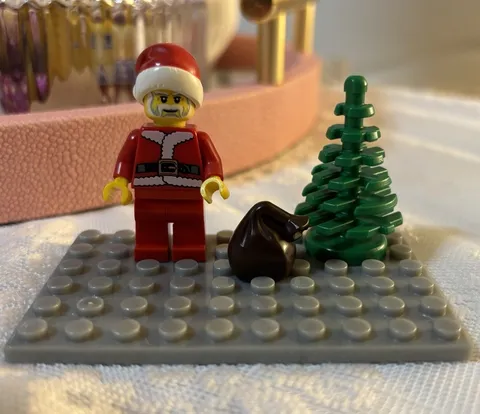 Lego Santa Claus Minifigure w/ Christmas Tree & Presents Seasonal Holiday Figure