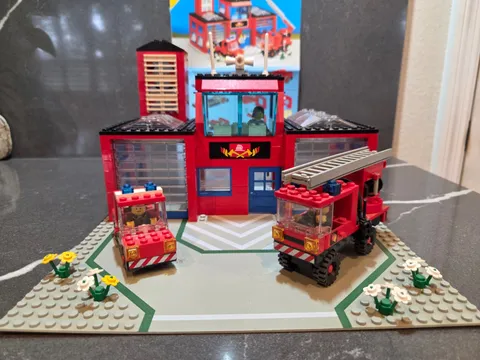 Lego Vintage Fire Department Set Number 6385, Fire House 1, Produced in 1985
