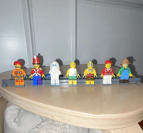 LEGO Minifigure Lot of 7 Mixed Characters Incl White Yeti/Creature Figure
