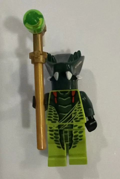 Lego LIZARU Ninjago Minifigure With Weapon