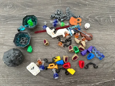 LEGO Bulk Lot of Potion Bottles and Rare Accessories/Geodes Excellent Condition