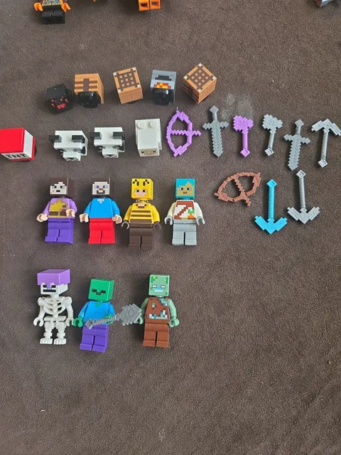 Lego Minecraft Minifigure Lot Weapons Accessories 