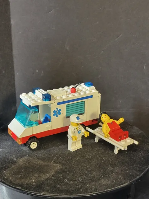LEGO Town Set 6666 Ambulance EMT Transport 100% Complete - Vintage