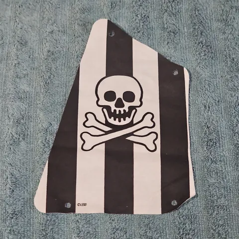 LEGO Pirates 6268 Renegade Runner Cloth Sail Skull Crossbones Vintage EUC