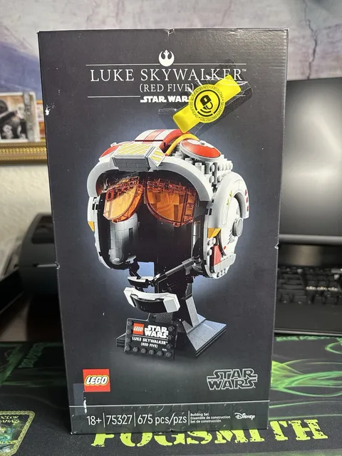 LEGO Star Wars Luke Skywalker Helmet (Red Five) 75327 FACTORY SEALED