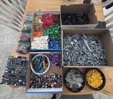 HUGE LEGO Lot of bricks Sorted/washed – Minifig Parts, Weapons & Accessories