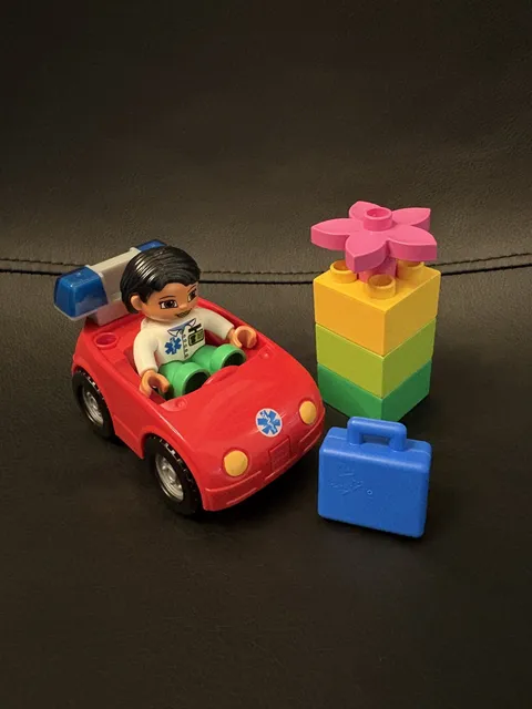 LEGO DUPLO Nurse's Car 5793 Missing pill block