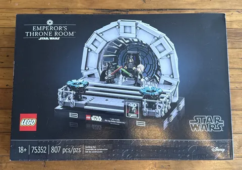 LEGO Emperor's Throne Room Diorama 75352 New In Sealed Box