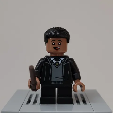 LEGO Harry Potter | Dean Thomas - Hogwarts Robe Minifigure | hp471 | 76426