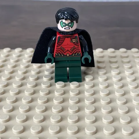 LEGO Robin Dark Green Legs Minifigure Super Heroes The Batboat Harbor 76034