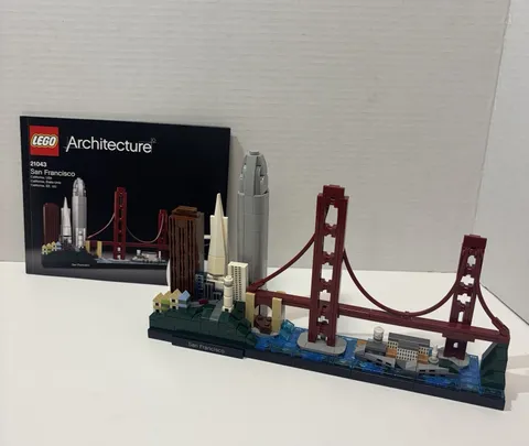 LEGO Architecture Skylines 21043 San Francisco 565 pcs Used with Instructions