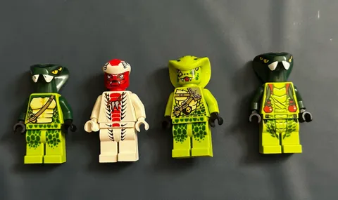 LEGO NINJAGO (Season 1) 4 Minifigure Lot Venomari, Fangpire 3x