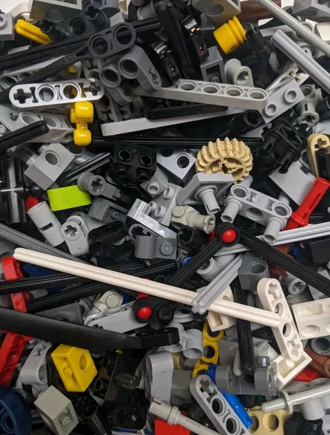 LEGO Technic Bulk Lot 600 Pieces Of Pins, Axles, Connectors, Education GBC Robot