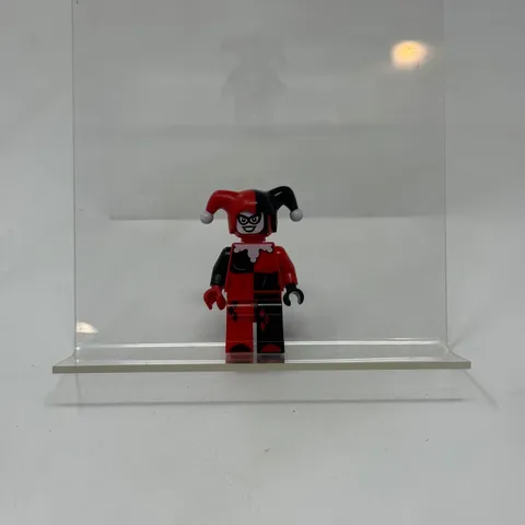 LEGO DC Super Heroes Harley Quinn Minifigure Classic Red Black Jester Outfit
