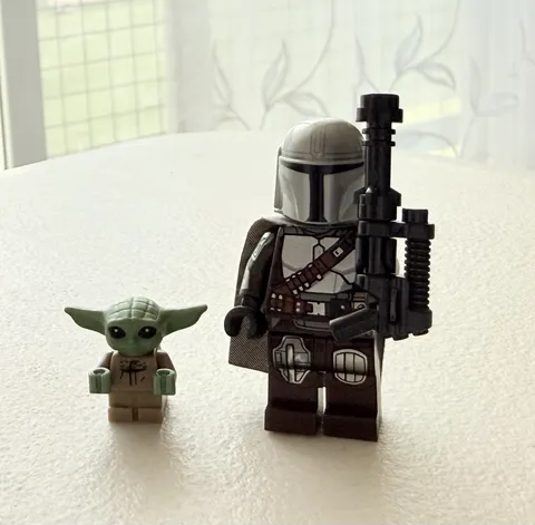 Lego Star Wars Mandalorian Minifigure Pair - Din Djarin Mando Baby Yoda Grogu