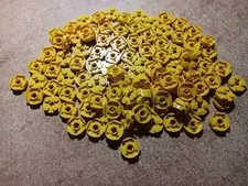 LEGO BULK LOT OF 100 YELLOW ROUND PLATES 2X2 AXLE HOLE #4032