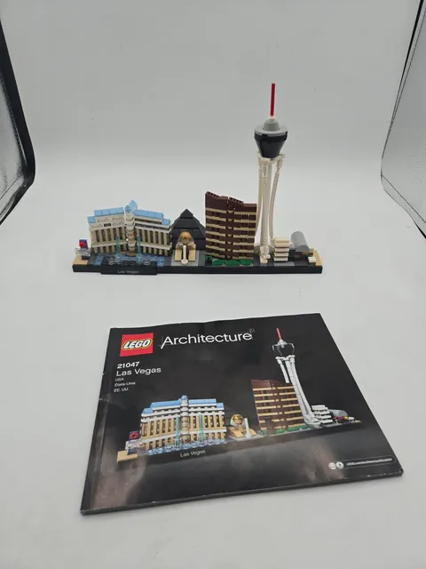 LEGO Architecture Las Vegas (21047) - Retired Manual And Set Complete No Box See