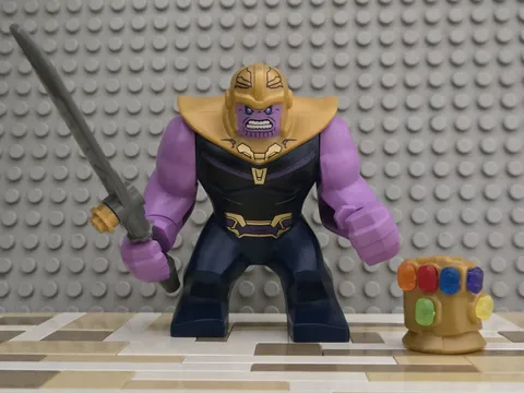 LEGO Thanos Minifigure w/ Gauntlet - 76107 MARVEL Avengers Infinity War