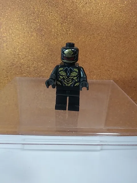LEGO Marvel Super Heroes Outrider minifigure