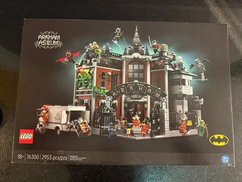 Lego 76300 Arkham Asylum DC Batman 2953 pcs Sealed In Box! In Hand!