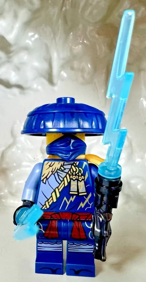 LEGO (71841) Ninjago Dragons Rising Rogue (Evil Jay) Ninja Minifigure + Weapons