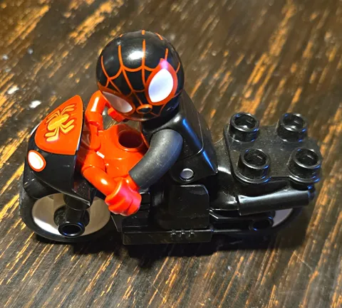 LEGO Marvel Spider-Man Minifigure on Motorcycle - LEGO Spider-Man Set