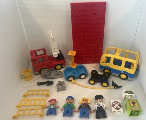 20 pc Set Lego Duplo Firetruck Bus Car Figures Base Fence