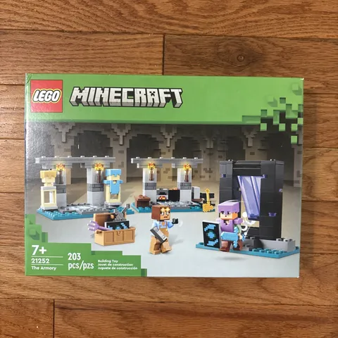 LEGO Minecraft the Armory 21252 Building Toy Set 203 Pieces New Factory Sealed