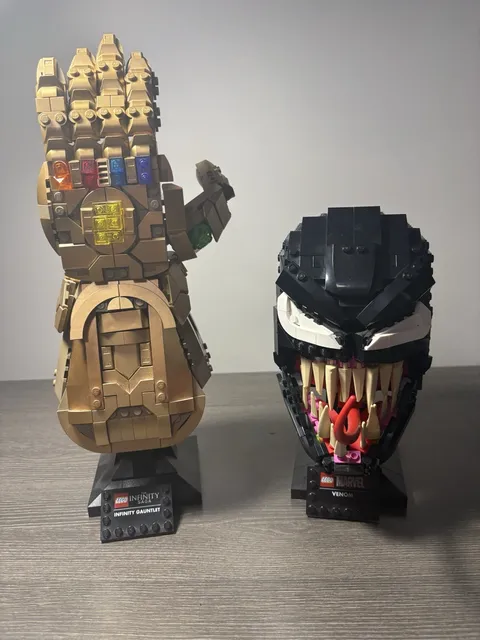 LEGO Marvel Bundle: Thanos Infinity Gauntlet & Venom Head Display Sets