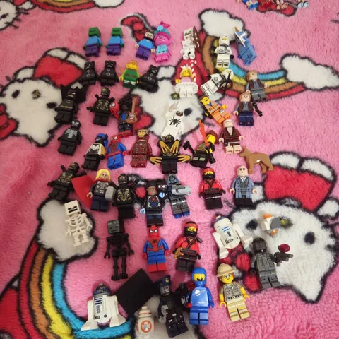 LEGO Minifigure Mixed Lot Assorted Figures with Parts & Accessories