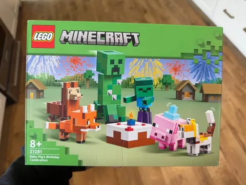LEGO Minecraft Baby Pig's Birthday Celebration 21281