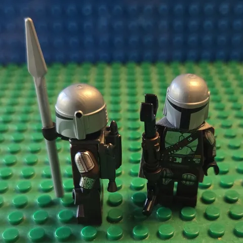 LEGO Star Wars The Mandalorian Minifigure Lot of 2 w/ Cape Helmets Weapons