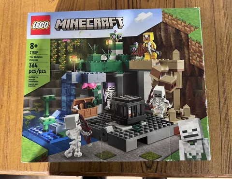 LEGO Retired Minecraft The Skeleton Dungeon 21189 Complete Set Boxed 364pc