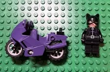 2006 LEGO Batman Original Catwoman Authentic Minifigure & Purple Motorcycle 7779