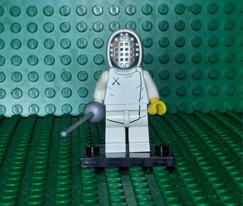 LEGO Series 13 Fencee Minifigure 71008