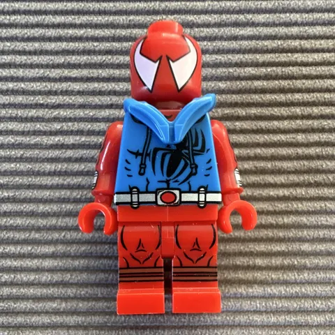 LEGO Marvel Spider-Man Ben Reilly Minifigure Red & Blue Hoodie, LEGO Minifigures